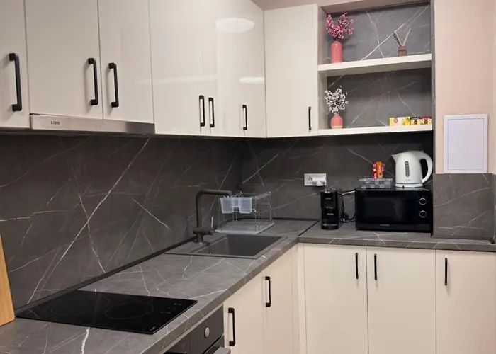 Daire Danny Welcomes *