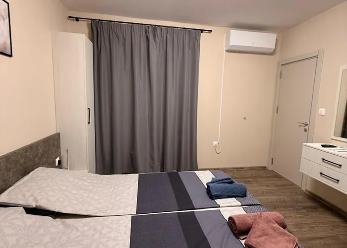 Danny Welcomes * Burgaz