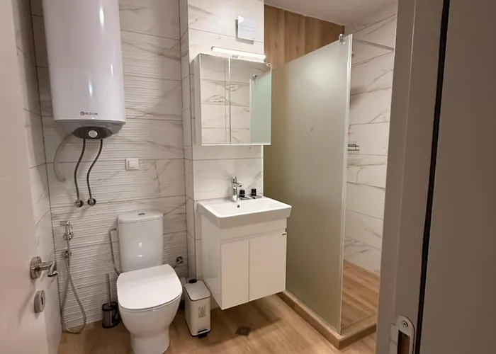 Danny Welcomes Daire